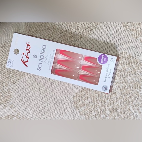 Kiss Other - Kiss sculpted neon pink fake nails